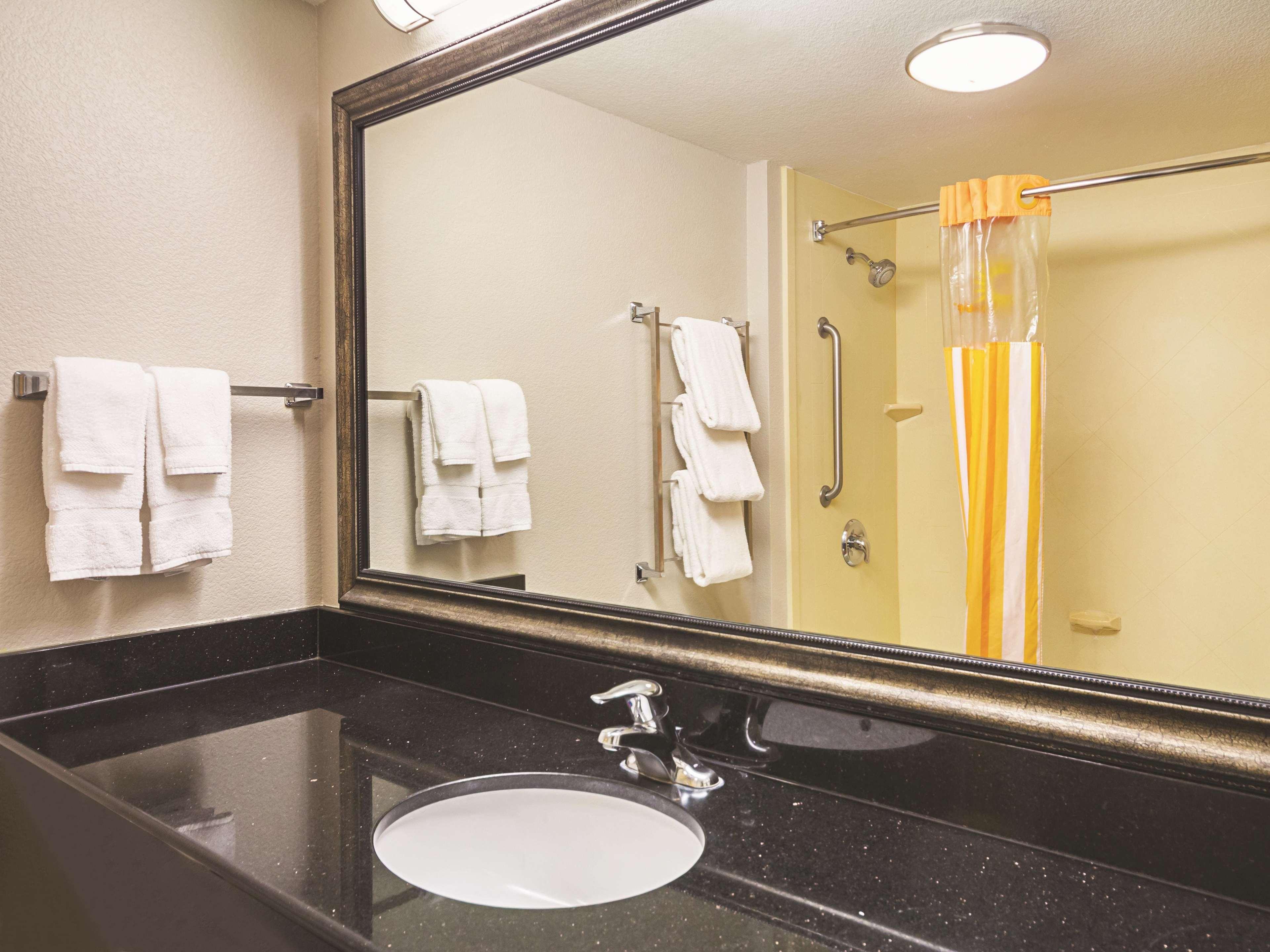 La Quinta By Wyndham Fresno Northwest Hotel Bagian luar foto